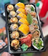 Zestaw SPECJAŁ PIECZONY - sushi tylko z pieczonego łososia - 17 szt.